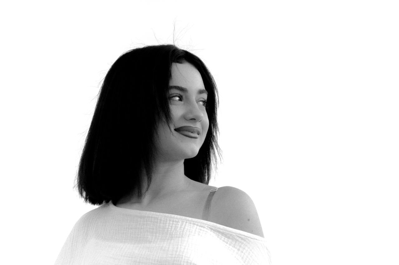 Black and white portrait of a woman looking aside, exuding elegance and serenity.